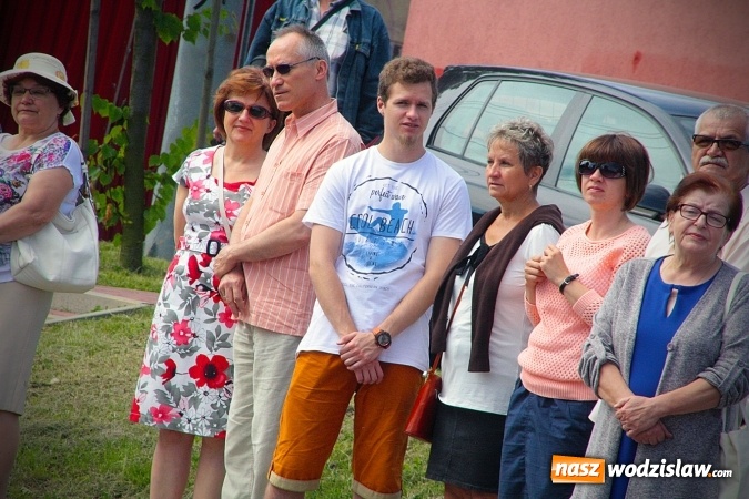 Zdjęcie w galerii na portalu naszwodzislaw.com: Wodzisław: setki wiernych na procesji Bożego Ciała. FOTORELACJA wiadomości z regionu