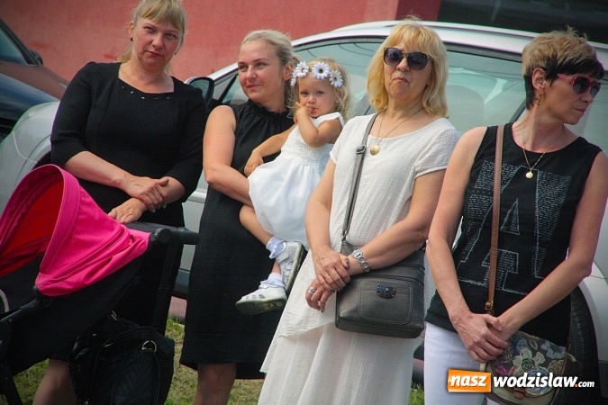 Zdjęcie w galerii na portalu naszwodzislaw.com: Wodzisław: setki wiernych na procesji Bożego Ciała. FOTORELACJA wiadomości z regionu