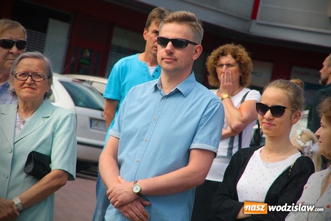 Zdjęcie w galerii na portalu naszwodzislaw.com: Wodzisław: setki wiernych na procesji Bożego Ciała. FOTORELACJA wiadomości z regionu