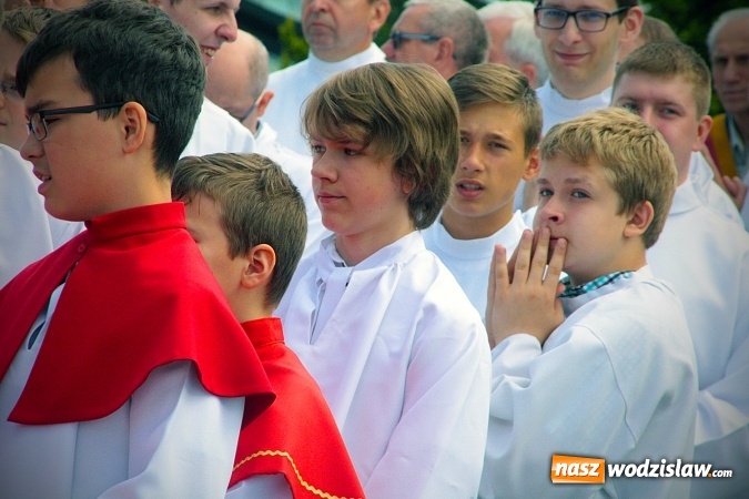 Zdjęcie w galerii na portalu naszwodzislaw.com: Wodzisław: setki wiernych na procesji Bożego Ciała. FOTORELACJA wiadomości z regionu