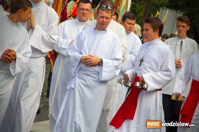 Zdjęcie w galerii na portalu naszwodzislaw.com: Wodzisław: setki wiernych na procesji Bożego Ciała. FOTORELACJA wiadomości z regionu