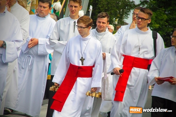 Zdjęcie w galerii na portalu naszwodzislaw.com: Wodzisław: setki wiernych na procesji Bożego Ciała. FOTORELACJA wiadomości z regionu