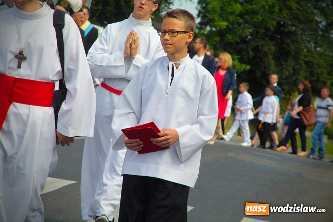 Zdjęcie w galerii na portalu naszwodzislaw.com: Wodzisław: setki wiernych na procesji Bożego Ciała. FOTORELACJA wiadomości z regionu