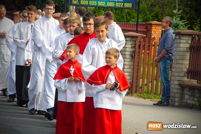 Zdjęcie w galerii na portalu naszwodzislaw.com: Wodzisław: setki wiernych na procesji Bożego Ciała. FOTORELACJA wiadomości z regionu