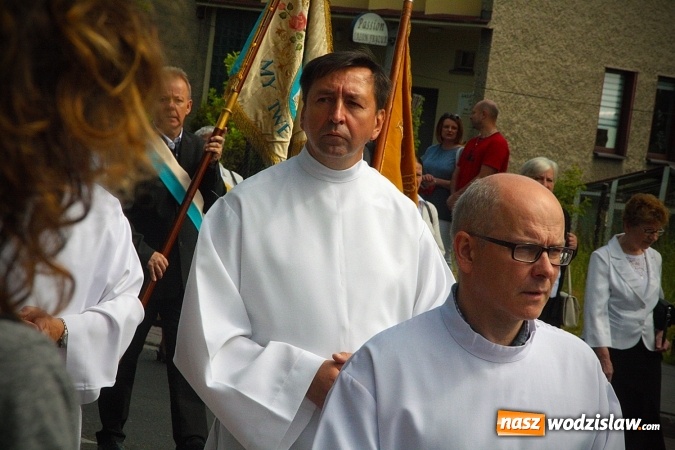 Zdjęcie w galerii na portalu naszwodzislaw.com: Wodzisław: setki wiernych na procesji Bożego Ciała. FOTORELACJA wiadomości z regionu