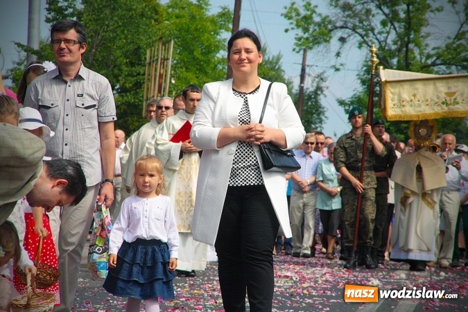 Zdjęcie w galerii na portalu naszwodzislaw.com: Wodzisław: setki wiernych na procesji Bożego Ciała. FOTORELACJA wiadomości z regionu