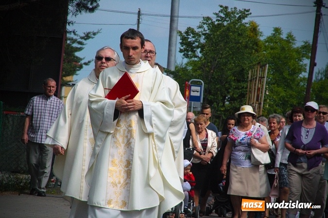 Zdjęcie w galerii na portalu naszwodzislaw.com: Wodzisław: setki wiernych na procesji Bożego Ciała. FOTORELACJA wiadomości z regionu