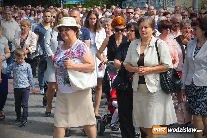Zdjęcie w galerii na portalu naszwodzislaw.com: Wodzisław: setki wiernych na procesji Bożego Ciała. FOTORELACJA wiadomości z regionu