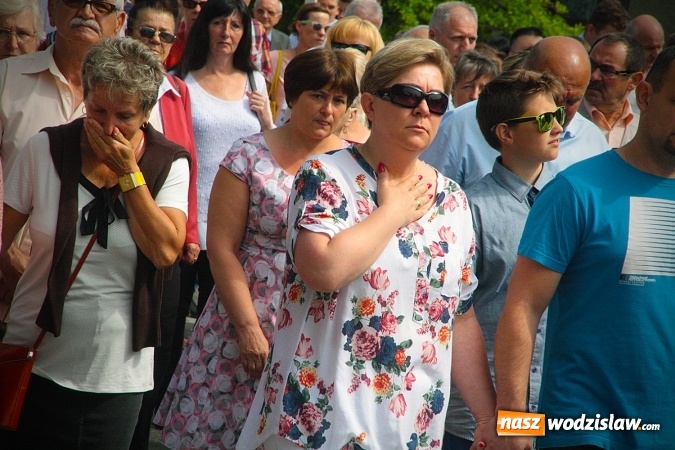 Zdjęcie w galerii na portalu naszwodzislaw.com: Wodzisław: setki wiernych na procesji Bożego Ciała. FOTORELACJA wiadomości z regionu