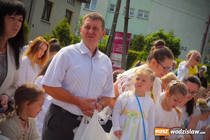 Zdjęcie w galerii na portalu naszwodzislaw.com: Wodzisław: setki wiernych na procesji Bożego Ciała. FOTORELACJA wiadomości z regionu