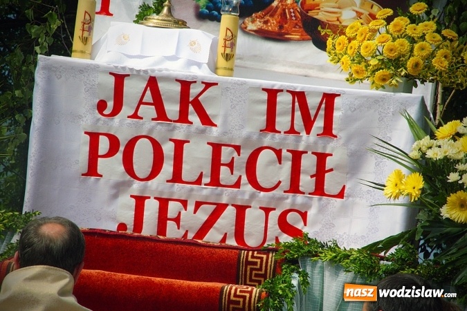 Zdjęcie w galerii na portalu naszwodzislaw.com: Wodzisław: setki wiernych na procesji Bożego Ciała. FOTORELACJA wiadomości z regionu