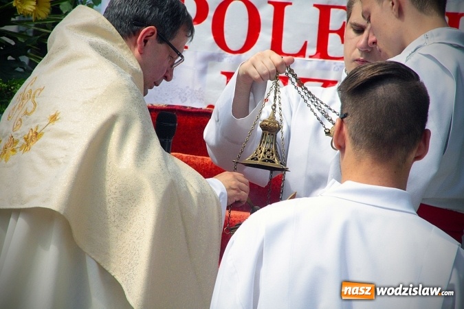 Zdjęcie w galerii na portalu naszwodzislaw.com: Wodzisław: setki wiernych na procesji Bożego Ciała. FOTORELACJA wiadomości z regionu
