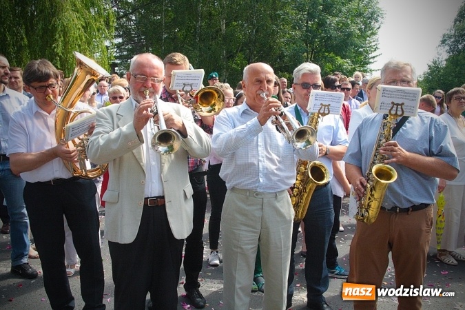 Zdjęcie w galerii na portalu naszwodzislaw.com: Wodzisław: setki wiernych na procesji Bożego Ciała. FOTORELACJA wiadomości z regionu