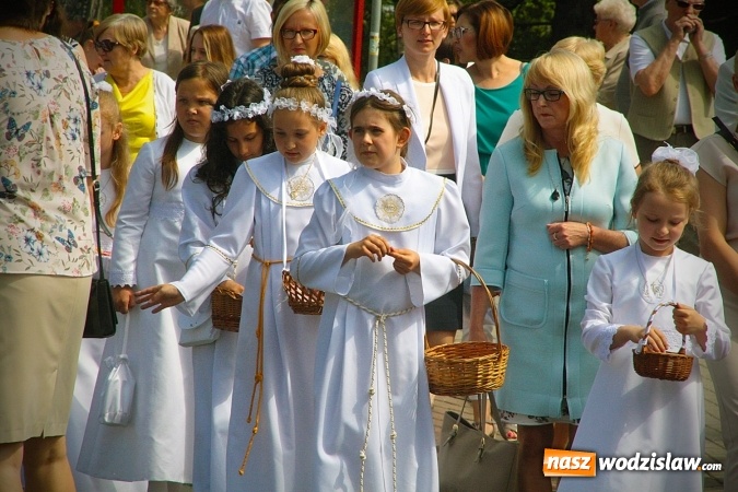 Zdjęcie w galerii na portalu naszwodzislaw.com: Wodzisław: setki wiernych na procesji Bożego Ciała. FOTORELACJA wiadomości z regionu