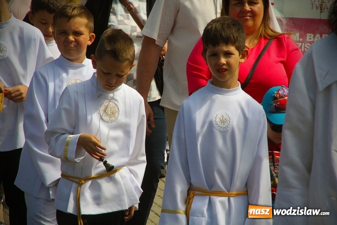 Zdjęcie w galerii na portalu naszwodzislaw.com: Wodzisław: setki wiernych na procesji Bożego Ciała. FOTORELACJA wiadomości z regionu