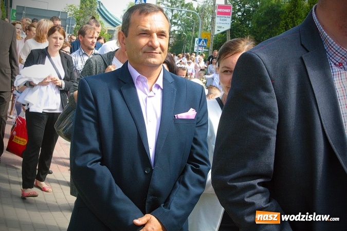 Zdjęcie w galerii na portalu naszwodzislaw.com: Wodzisław: setki wiernych na procesji Bożego Ciała. FOTORELACJA wiadomości z regionu