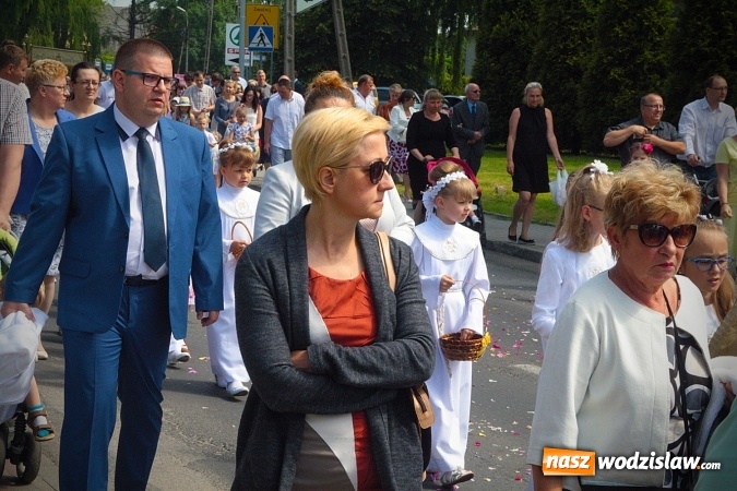 Zdjęcie w galerii na portalu naszwodzislaw.com: Wodzisław: setki wiernych na procesji Bożego Ciała. FOTORELACJA wiadomości z regionu