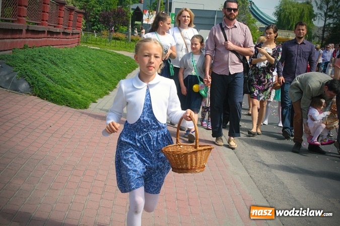 Zdjęcie w galerii na portalu naszwodzislaw.com: Wodzisław: setki wiernych na procesji Bożego Ciała. FOTORELACJA wiadomości z regionu