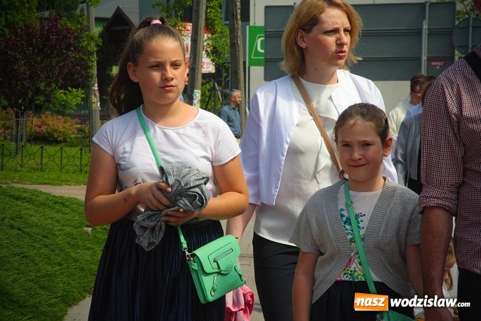 Zdjęcie w galerii na portalu naszwodzislaw.com: Wodzisław: setki wiernych na procesji Bożego Ciała. FOTORELACJA wiadomości z regionu