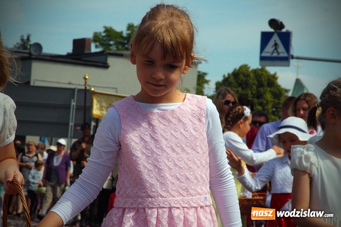 Zdjęcie w galerii na portalu naszwodzislaw.com: Wodzisław: setki wiernych na procesji Bożego Ciała. FOTORELACJA wiadomości z regionu