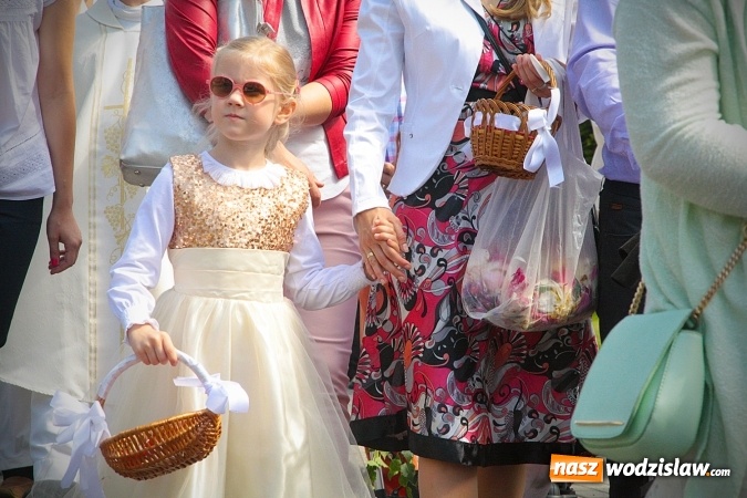 Zdjęcie w galerii na portalu naszwodzislaw.com: Wodzisław: setki wiernych na procesji Bożego Ciała. FOTORELACJA wiadomości z regionu