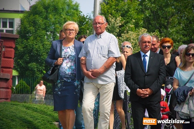 Zdjęcie w galerii na portalu naszwodzislaw.com: Wodzisław: setki wiernych na procesji Bożego Ciała. FOTORELACJA wiadomości z regionu