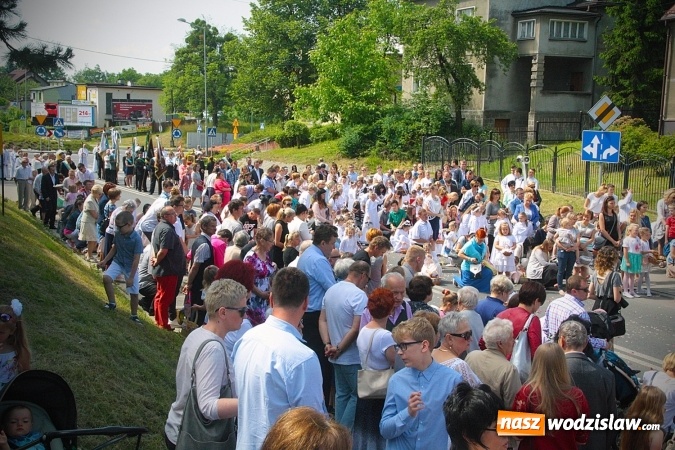 Zdjęcie w galerii na portalu naszwodzislaw.com: Wodzisław: setki wiernych na procesji Bożego Ciała. FOTORELACJA wiadomości z regionu