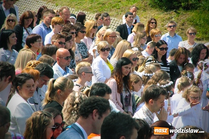 Zdjęcie w galerii na portalu naszwodzislaw.com: Wodzisław: setki wiernych na procesji Bożego Ciała. FOTORELACJA wiadomości z regionu