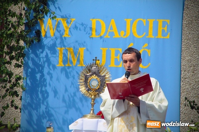 Zdjęcie w galerii na portalu naszwodzislaw.com: Wodzisław: setki wiernych na procesji Bożego Ciała. FOTORELACJA wiadomości z regionu