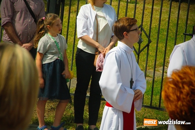 Zdjęcie w galerii na portalu naszwodzislaw.com: Wodzisław: setki wiernych na procesji Bożego Ciała. FOTORELACJA wiadomości z regionu