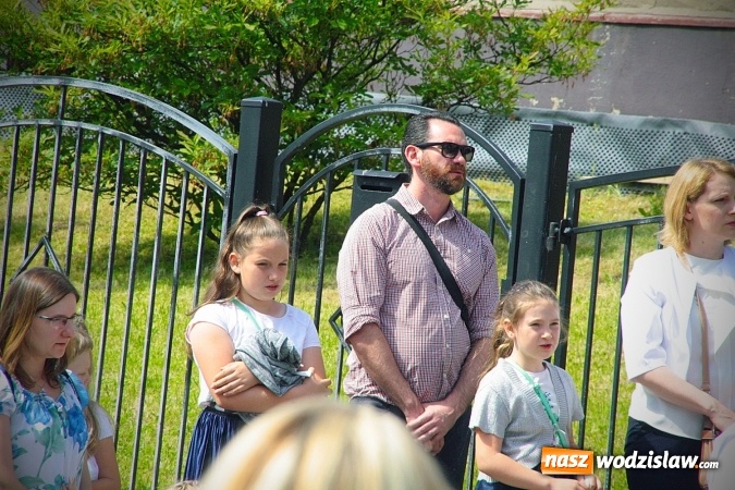 Zdjęcie w galerii na portalu naszwodzislaw.com: Wodzisław: setki wiernych na procesji Bożego Ciała. FOTORELACJA wiadomości z regionu