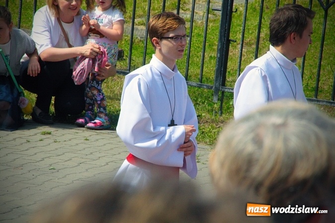 Zdjęcie w galerii na portalu naszwodzislaw.com: Wodzisław: setki wiernych na procesji Bożego Ciała. FOTORELACJA wiadomości z regionu