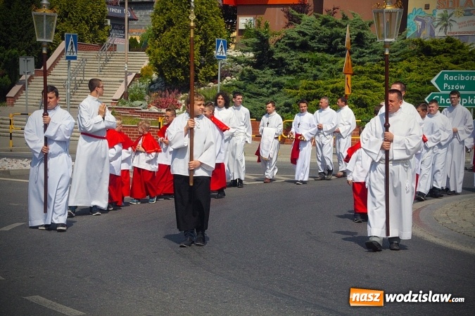 Zdjęcie w galerii na portalu naszwodzislaw.com: Wodzisław: setki wiernych na procesji Bożego Ciała. FOTORELACJA wiadomości z regionu