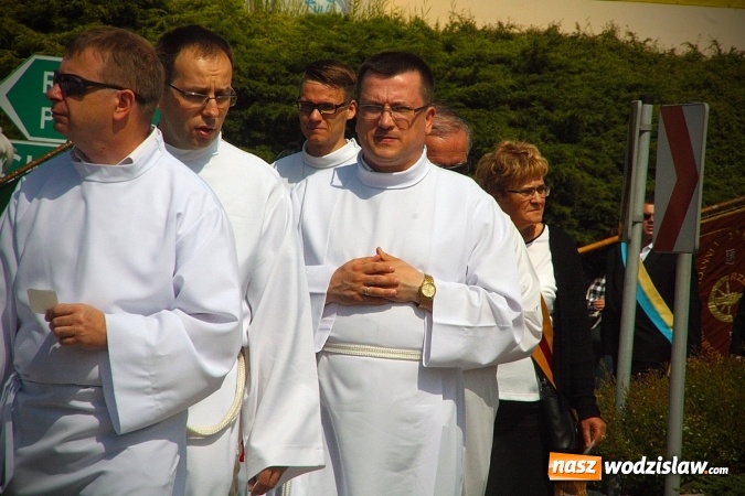 Zdjęcie w galerii na portalu naszwodzislaw.com: Wodzisław: setki wiernych na procesji Bożego Ciała. FOTORELACJA wiadomości z regionu