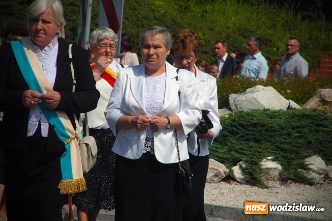 Zdjęcie w galerii na portalu naszwodzislaw.com: Wodzisław: setki wiernych na procesji Bożego Ciała. FOTORELACJA wiadomości z regionu