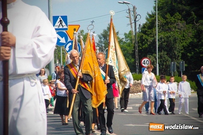 Zdjęcie w galerii na portalu naszwodzislaw.com: Wodzisław: setki wiernych na procesji Bożego Ciała. FOTORELACJA wiadomości z regionu