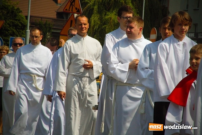 Zdjęcie w galerii na portalu naszwodzislaw.com: Wodzisław: setki wiernych na procesji Bożego Ciała. FOTORELACJA wiadomości z regionu