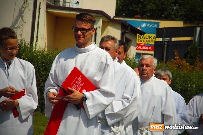 Zdjęcie w galerii na portalu naszwodzislaw.com: Wodzisław: setki wiernych na procesji Bożego Ciała. FOTORELACJA wiadomości z regionu