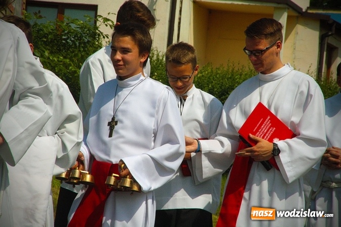 Zdjęcie w galerii na portalu naszwodzislaw.com: Wodzisław: setki wiernych na procesji Bożego Ciała. FOTORELACJA wiadomości z regionu