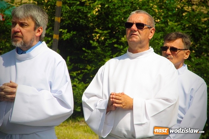Zdjęcie w galerii na portalu naszwodzislaw.com: Wodzisław: setki wiernych na procesji Bożego Ciała. FOTORELACJA wiadomości z regionu
