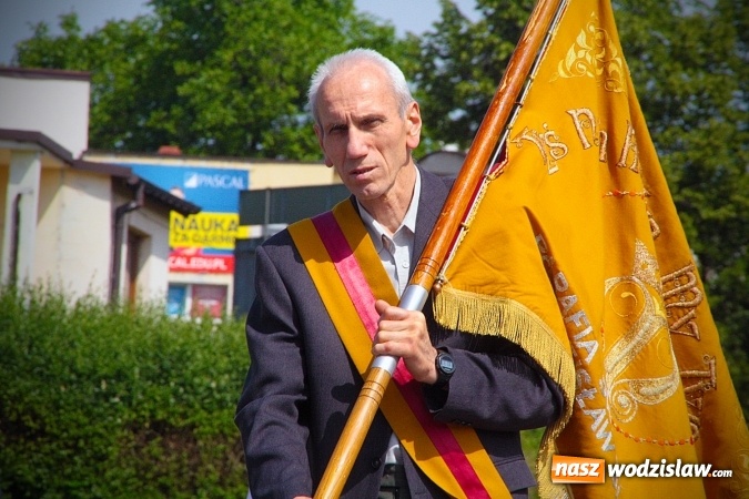Zdjęcie w galerii na portalu naszwodzislaw.com: Wodzisław: setki wiernych na procesji Bożego Ciała. FOTORELACJA wiadomości z regionu