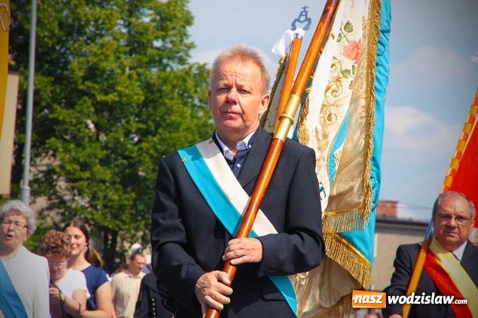 Zdjęcie w galerii na portalu naszwodzislaw.com: Wodzisław: setki wiernych na procesji Bożego Ciała. FOTORELACJA wiadomości z regionu