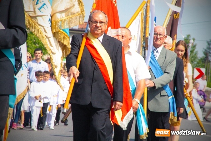 Zdjęcie w galerii na portalu naszwodzislaw.com: Wodzisław: setki wiernych na procesji Bożego Ciała. FOTORELACJA wiadomości z regionu