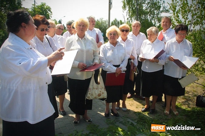 Zdjęcie w galerii na portalu naszwodzislaw.com: Wodzisław: setki wiernych na procesji Bożego Ciała. FOTORELACJA wiadomości z regionu