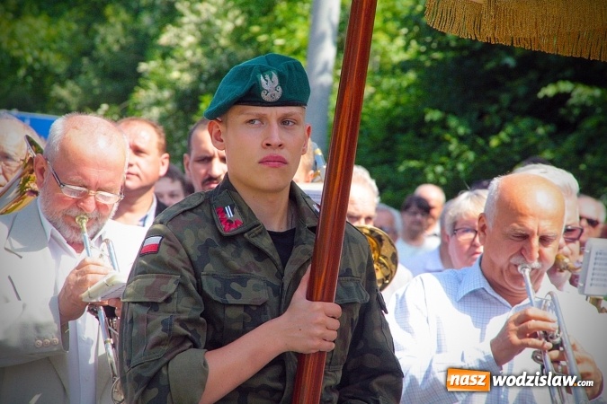 Zdjęcie w galerii na portalu naszwodzislaw.com: Wodzisław: setki wiernych na procesji Bożego Ciała. FOTORELACJA wiadomości z regionu