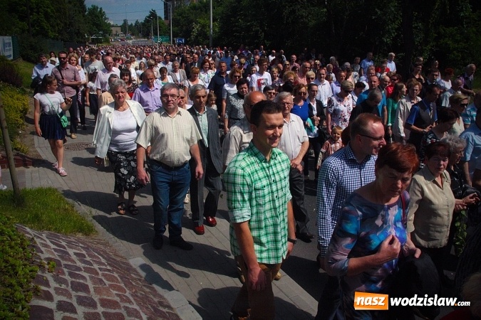 Zdjęcie w galerii na portalu naszwodzislaw.com: Wodzisław: setki wiernych na procesji Bożego Ciała. FOTORELACJA wiadomości z regionu