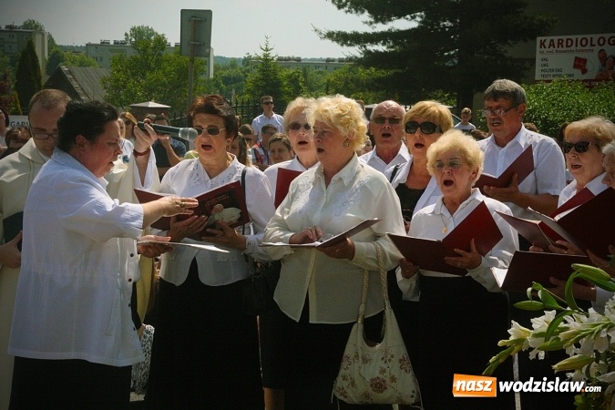 Zdjęcie w galerii na portalu naszwodzislaw.com: Wodzisław: setki wiernych na procesji Bożego Ciała. FOTORELACJA wiadomości z regionu