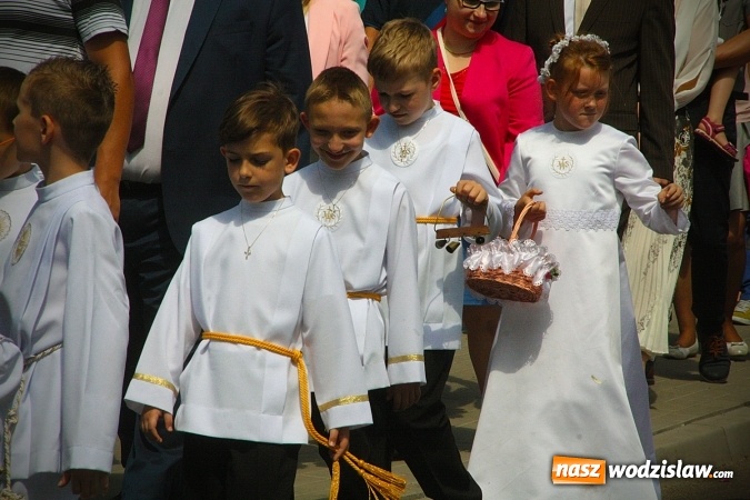 Zdjęcie w galerii na portalu naszwodzislaw.com: Wodzisław: setki wiernych na procesji Bożego Ciała. FOTORELACJA wiadomości z regionu