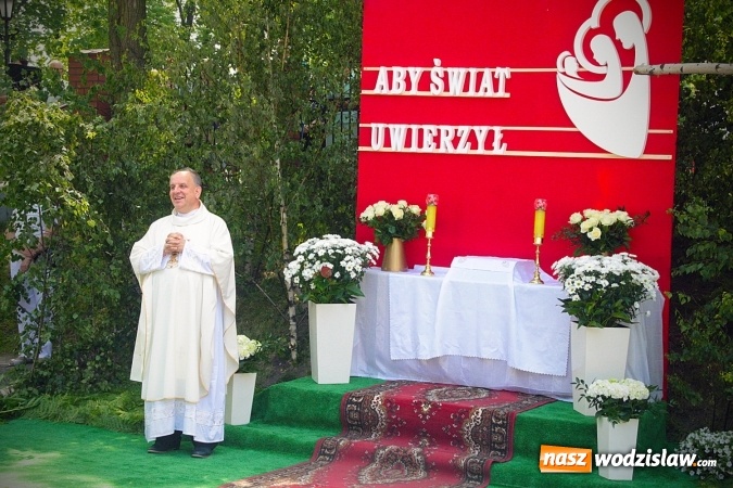 Zdjęcie w galerii na portalu naszwodzislaw.com: Wodzisław: setki wiernych na procesji Bożego Ciała. FOTORELACJA wiadomości z regionu