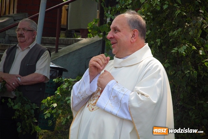 Zdjęcie w galerii na portalu naszwodzislaw.com: Wodzisław: setki wiernych na procesji Bożego Ciała. FOTORELACJA wiadomości z regionu